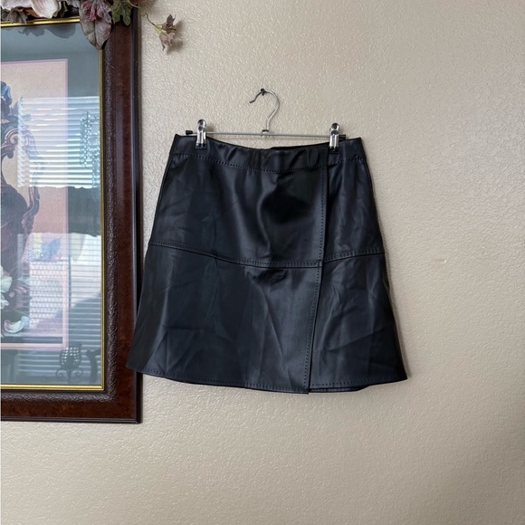 Max Studio Faux Leather Wrap Skirt Size Large - Picture 3 of 5